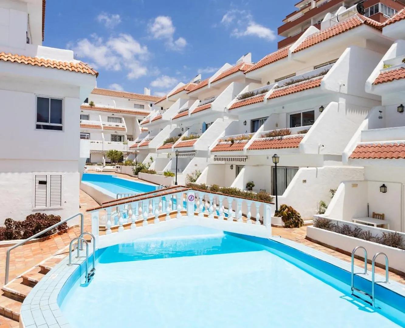 Apartamento Home2Book Tropical Poolside Retreat, Las Americas Arona  España